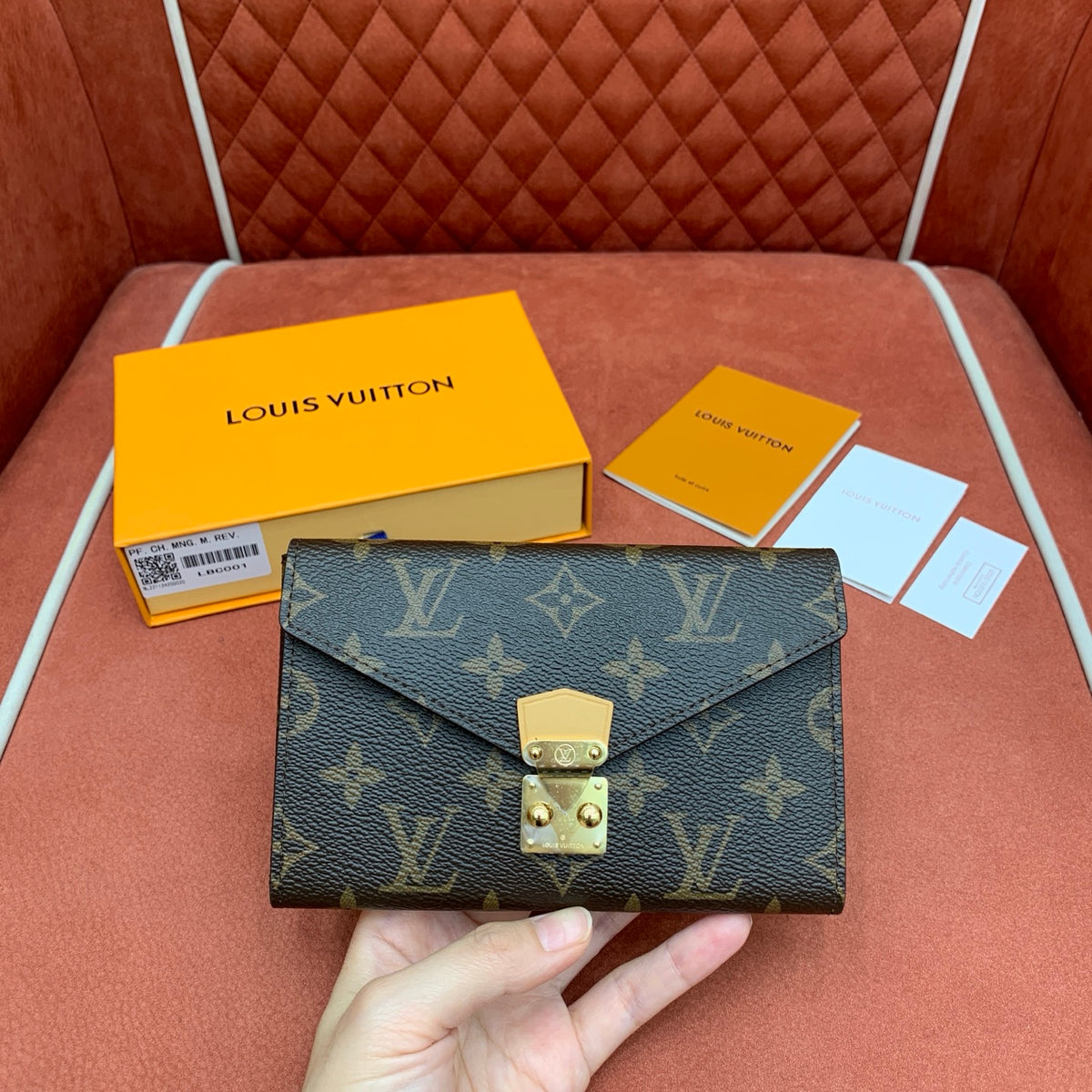 Estojo de Maquiagem Louis Vuitton com Espelho - 17 cm