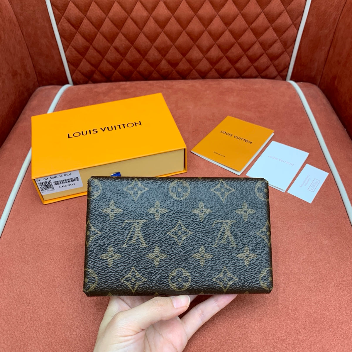 Estojo de Maquiagem Louis Vuitton com Espelho - 17 cm