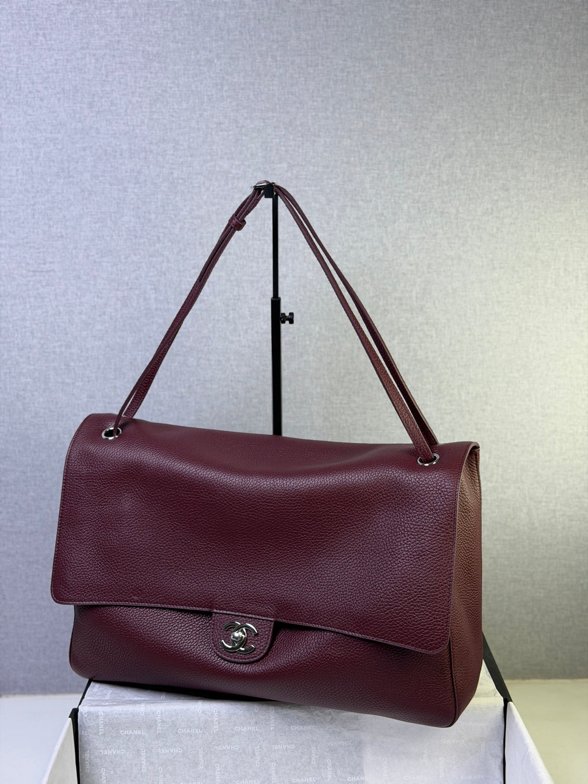 Bolsa Chanel Maxi Flap - 38.5cm
