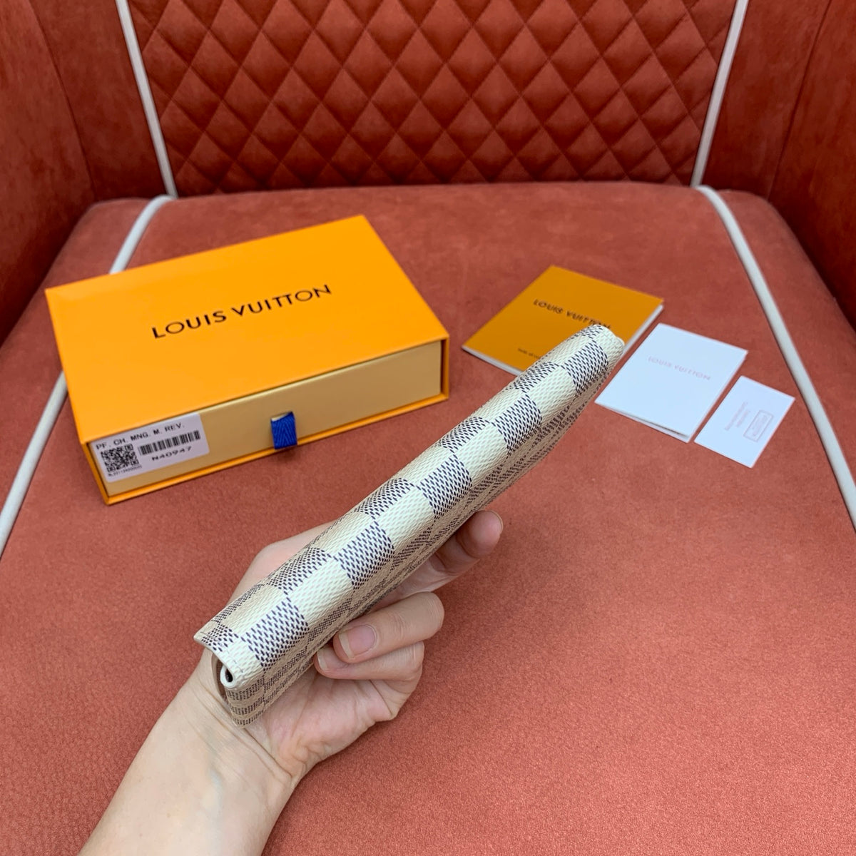 Estojo de Maquiagem Louis Vuitton com Espelho - 17 cm