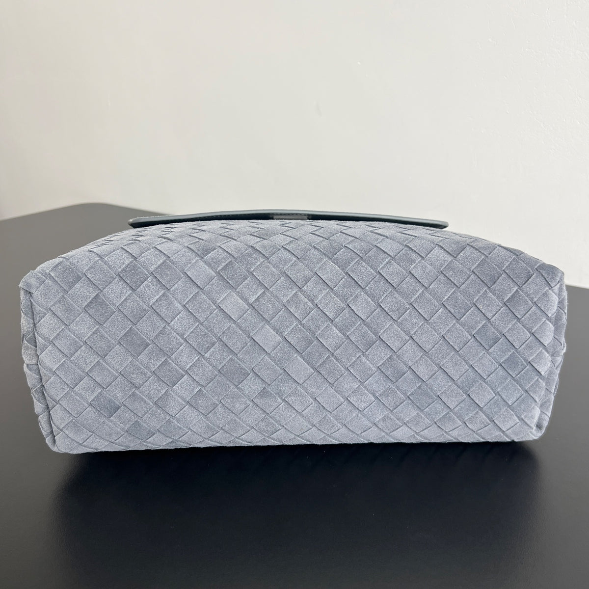Bottega Veneta Andiamo Masculina - Couro e Camurça - 37 cm
