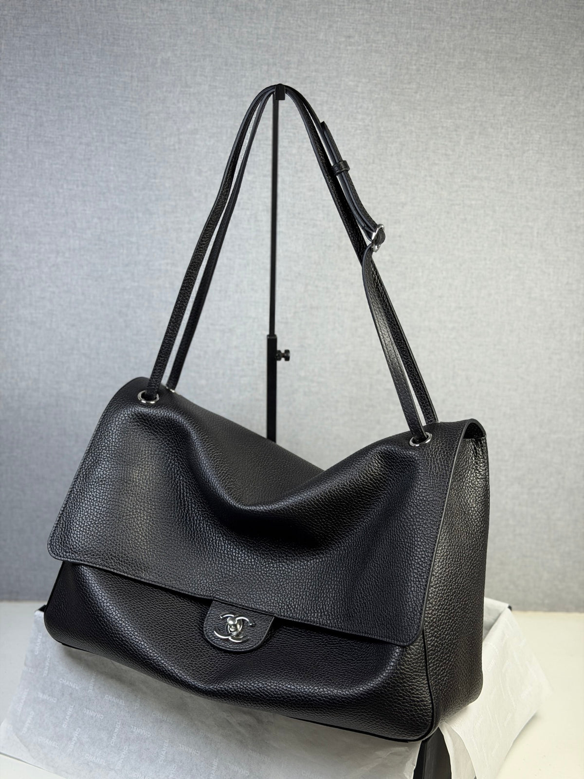 Bolsa Chanel Maxi Flap - 38.5cm