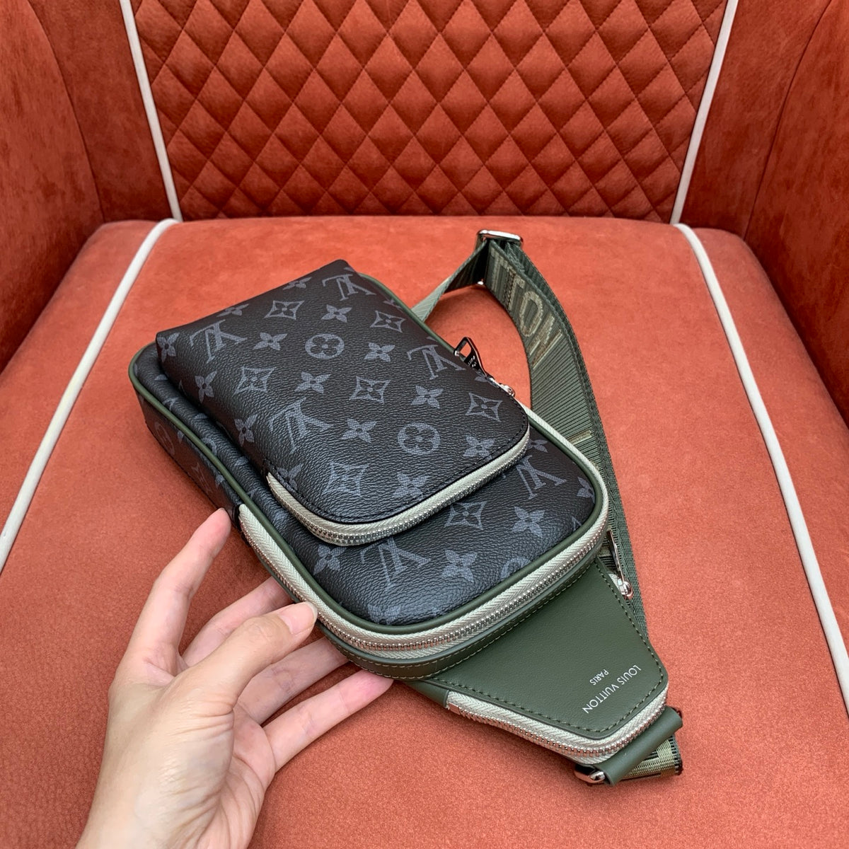 Bolsa Transversal Louis Vuitton Avenue - 33cm