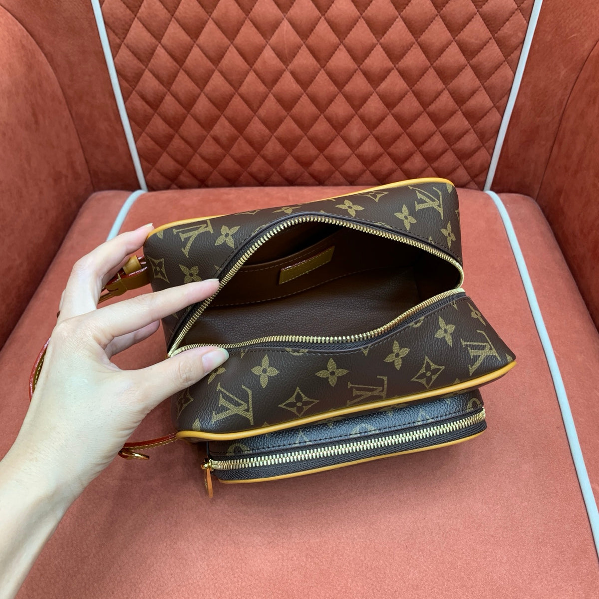Nécessaire Louis Vuitton Dopp Kit Cargo - 23 cm
