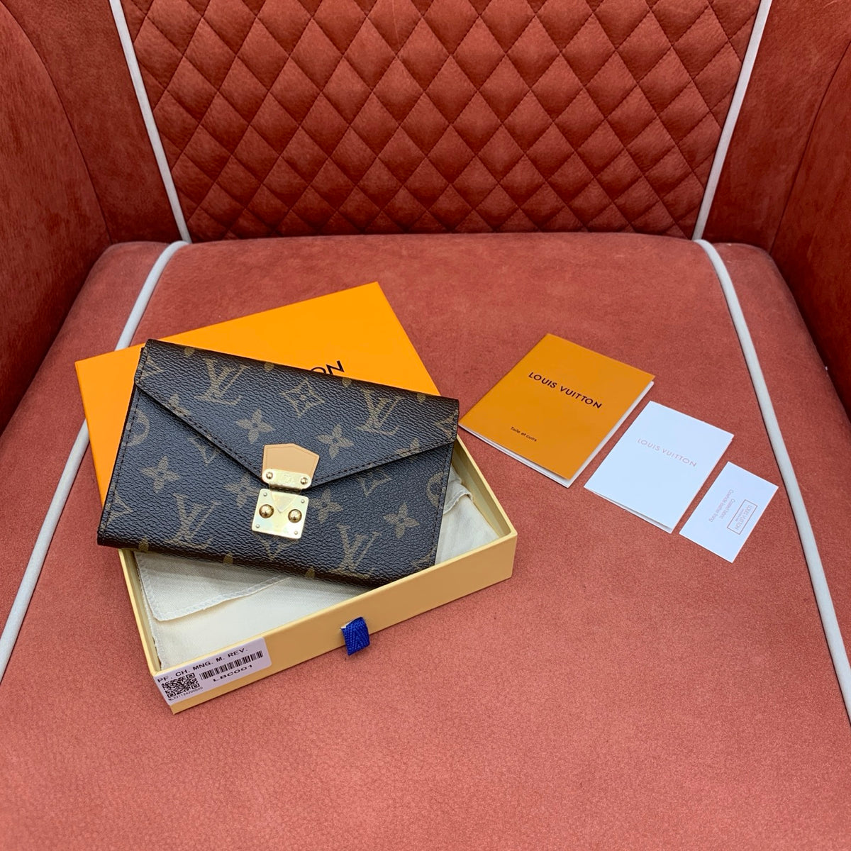 Estojo de Maquiagem Louis Vuitton com Espelho - 17 cm