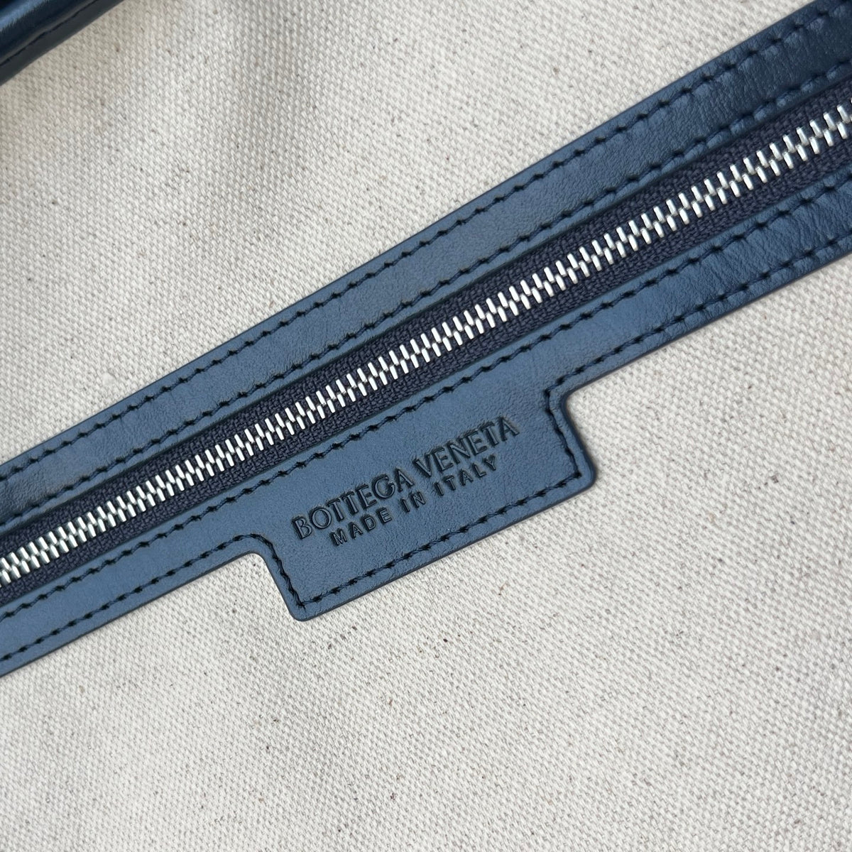 Bottega Veneta Mochila Intrecciato em Camurça e Couro - 46 cm