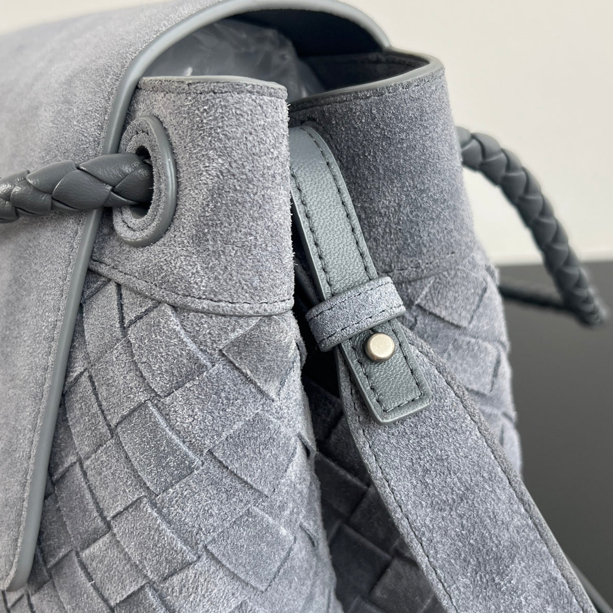 Bottega Veneta Andiamo Masculina - Couro e Camurça - 37 cm