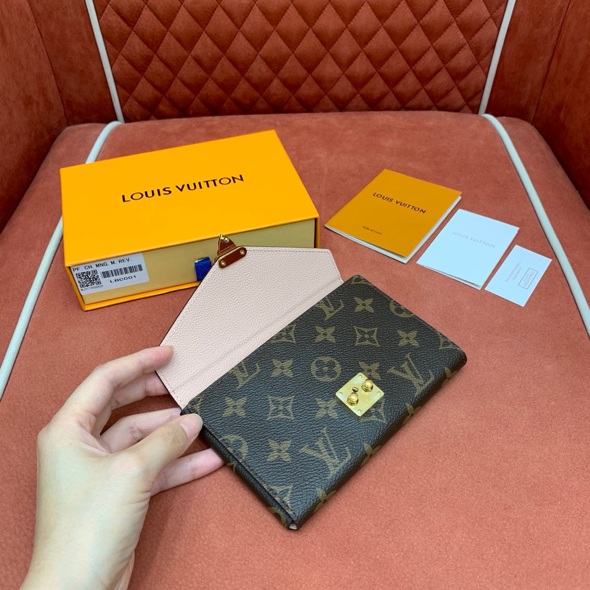 Estojo de Maquiagem Louis Vuitton com Espelho - 17 cm