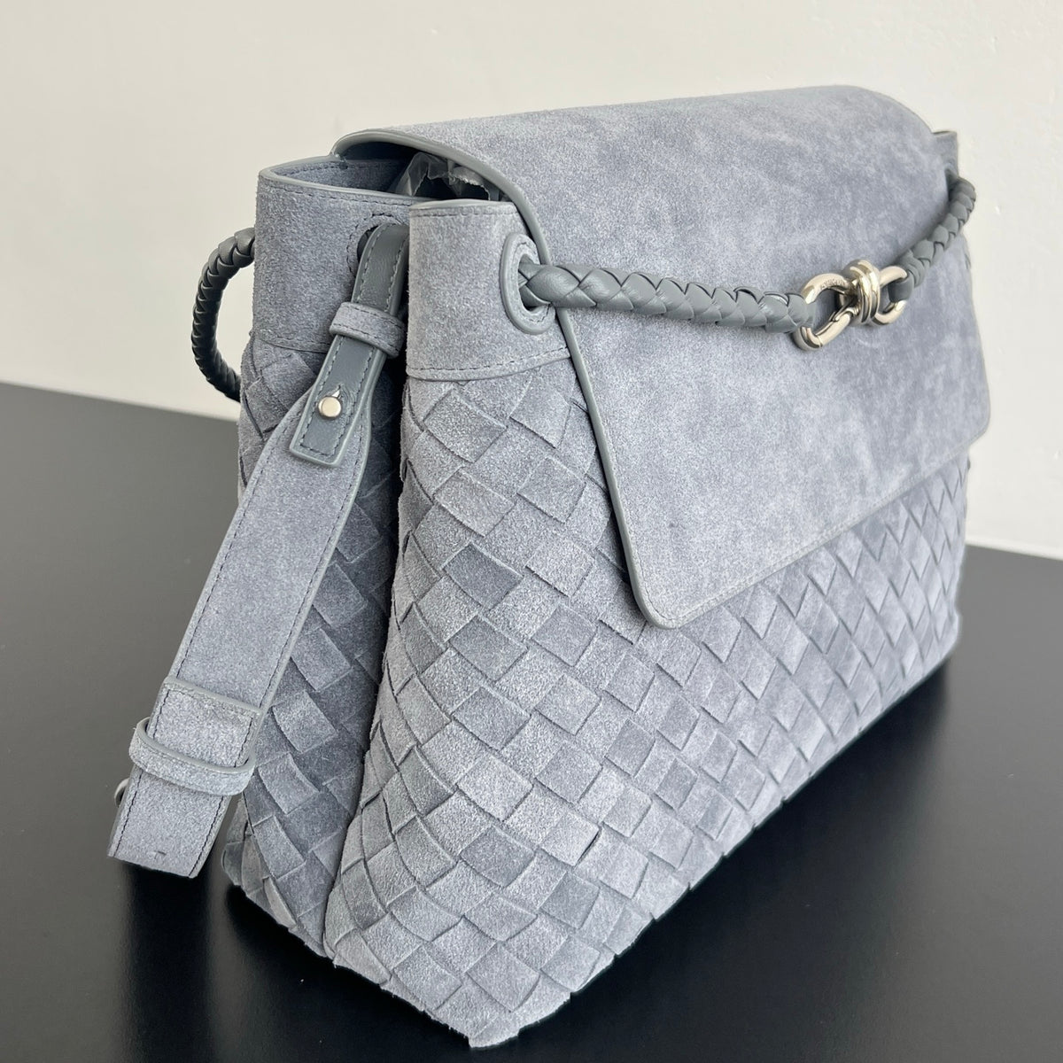 Bottega Veneta Andiamo Masculina - Couro e Camurça - 37 cm