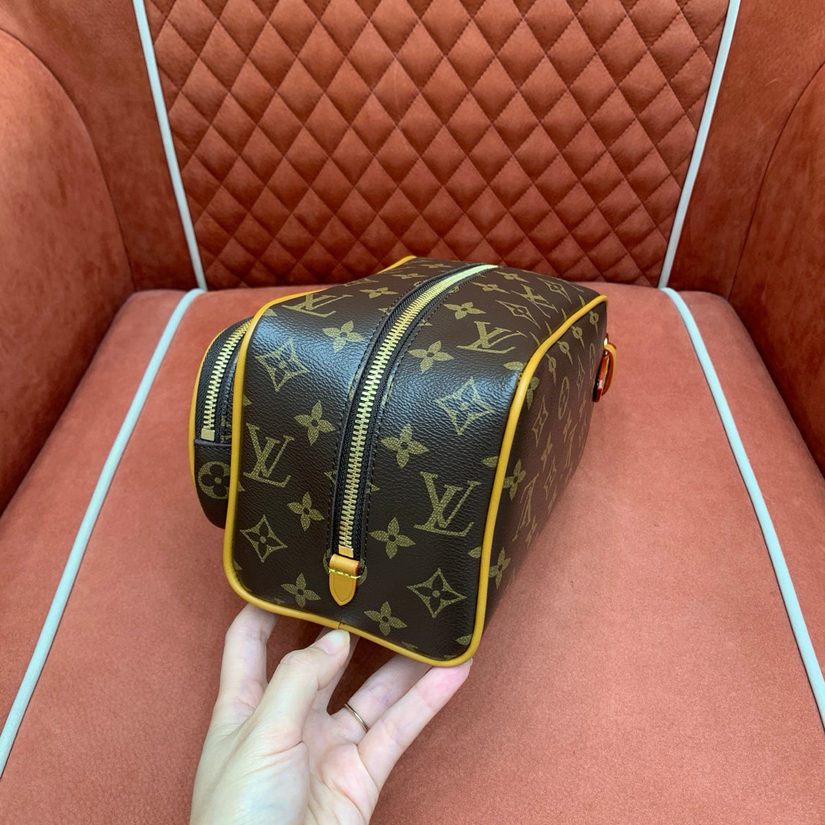 Nécessaire Louis Vuitton Dopp Kit Cargo - 23 cm