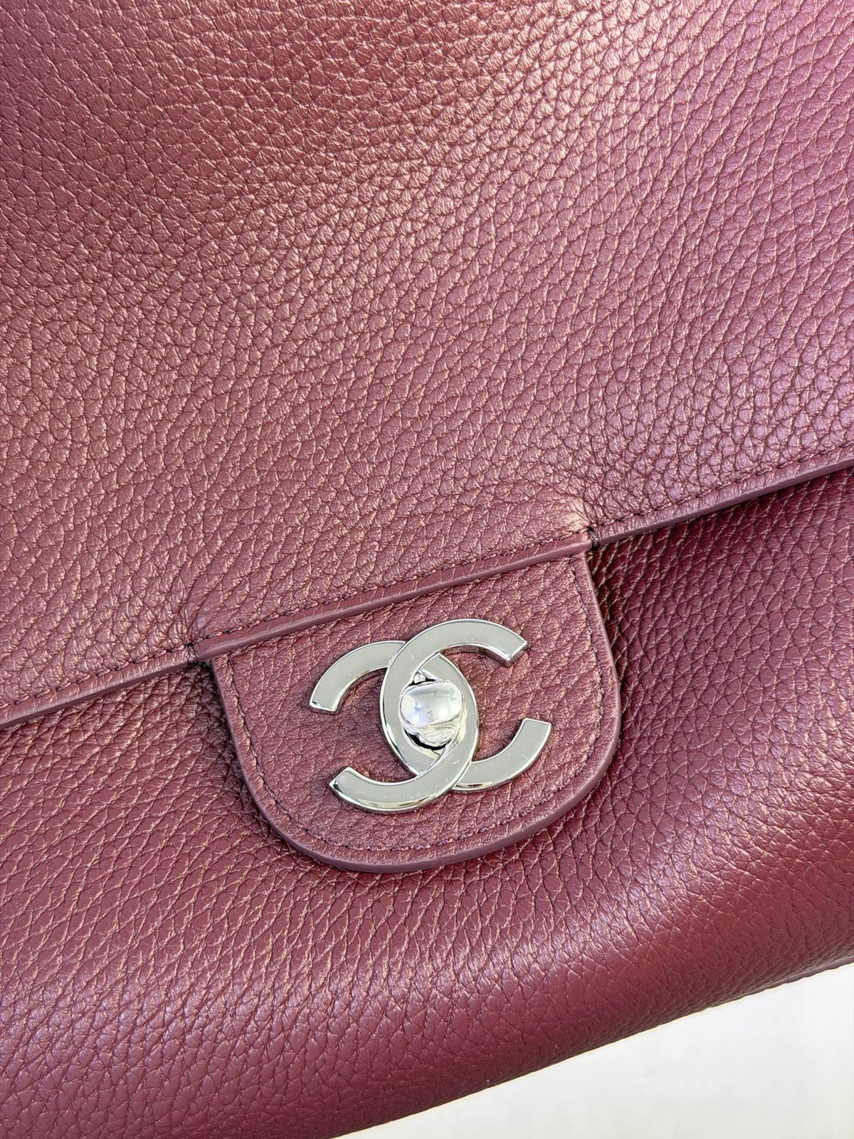 Bolsa Chanel Maxi Flap - 38.5cm