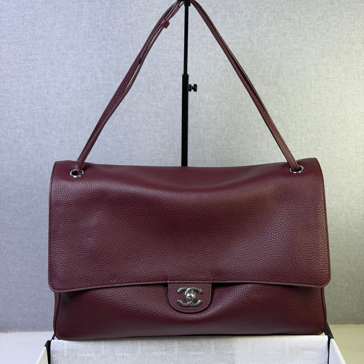 Bolsa Chanel Maxi Flap - 38.5cm