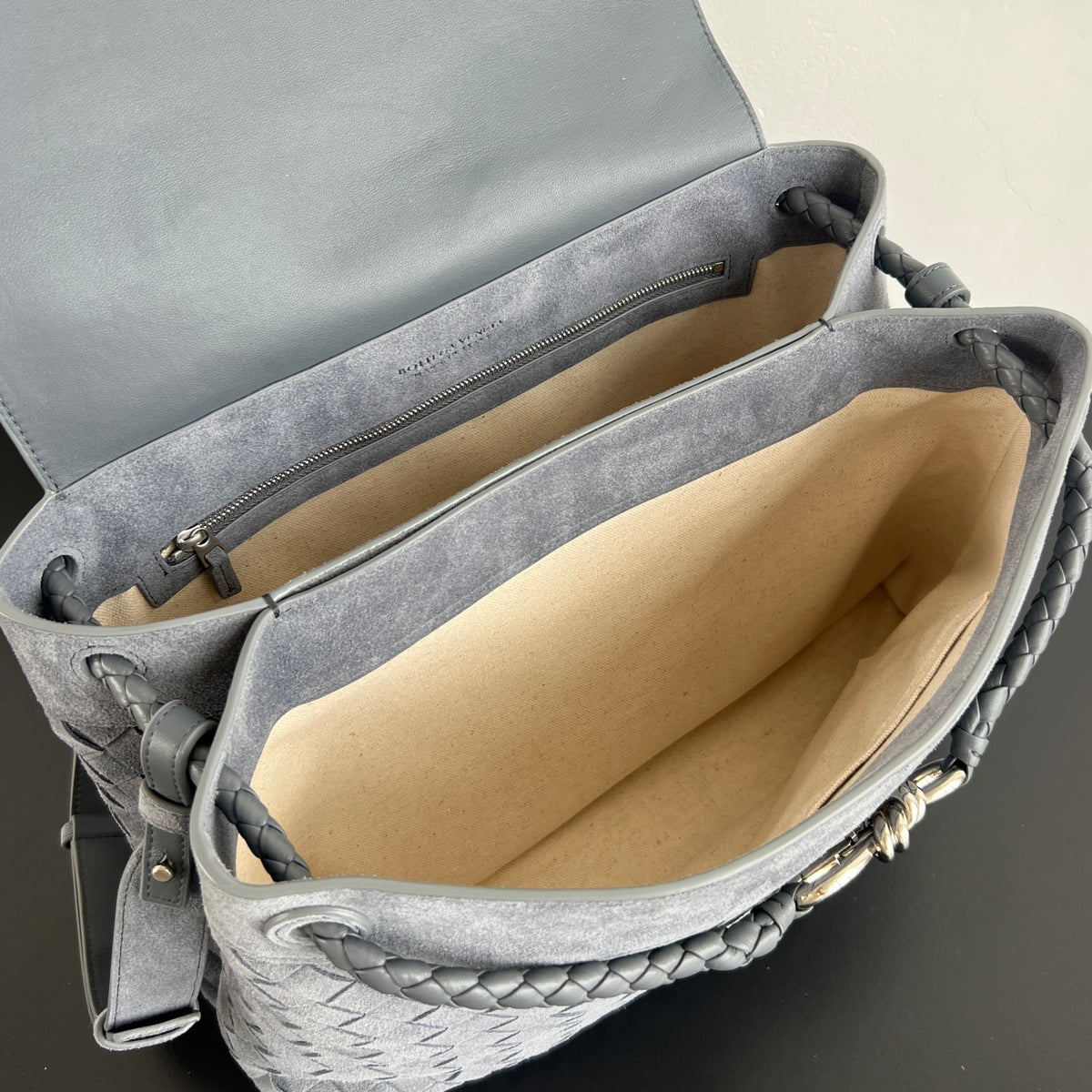 Bottega Veneta Andiamo Masculina - Couro e Camurça - 37 cm