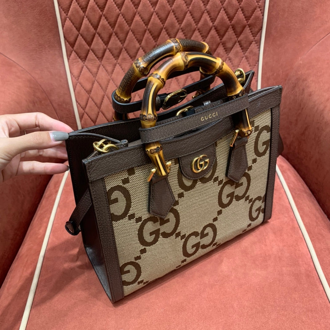 Gucci Diana Jumbo GG