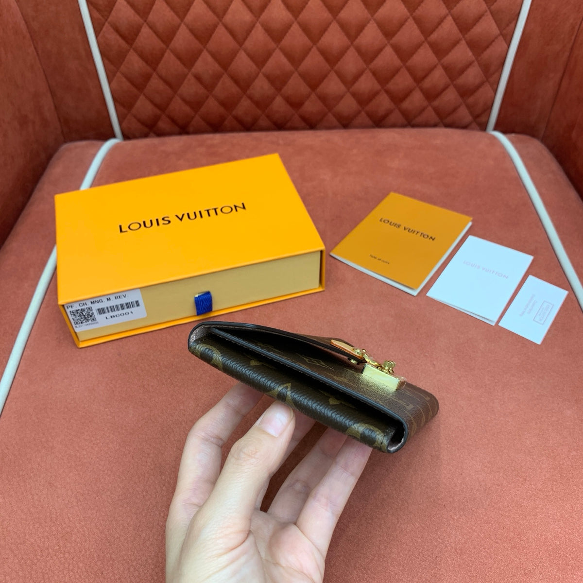 Estojo de Maquiagem Louis Vuitton com Espelho - 17 cm