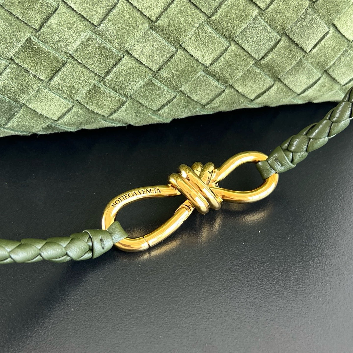 Bottega Veneta Andiamo - Couro de Bezerro e Camurça Verde - 25cm