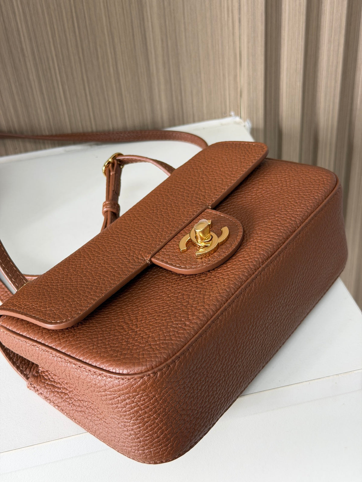 Bolsa Chanel Mini Flap - 20cm - Ferragens douradas
