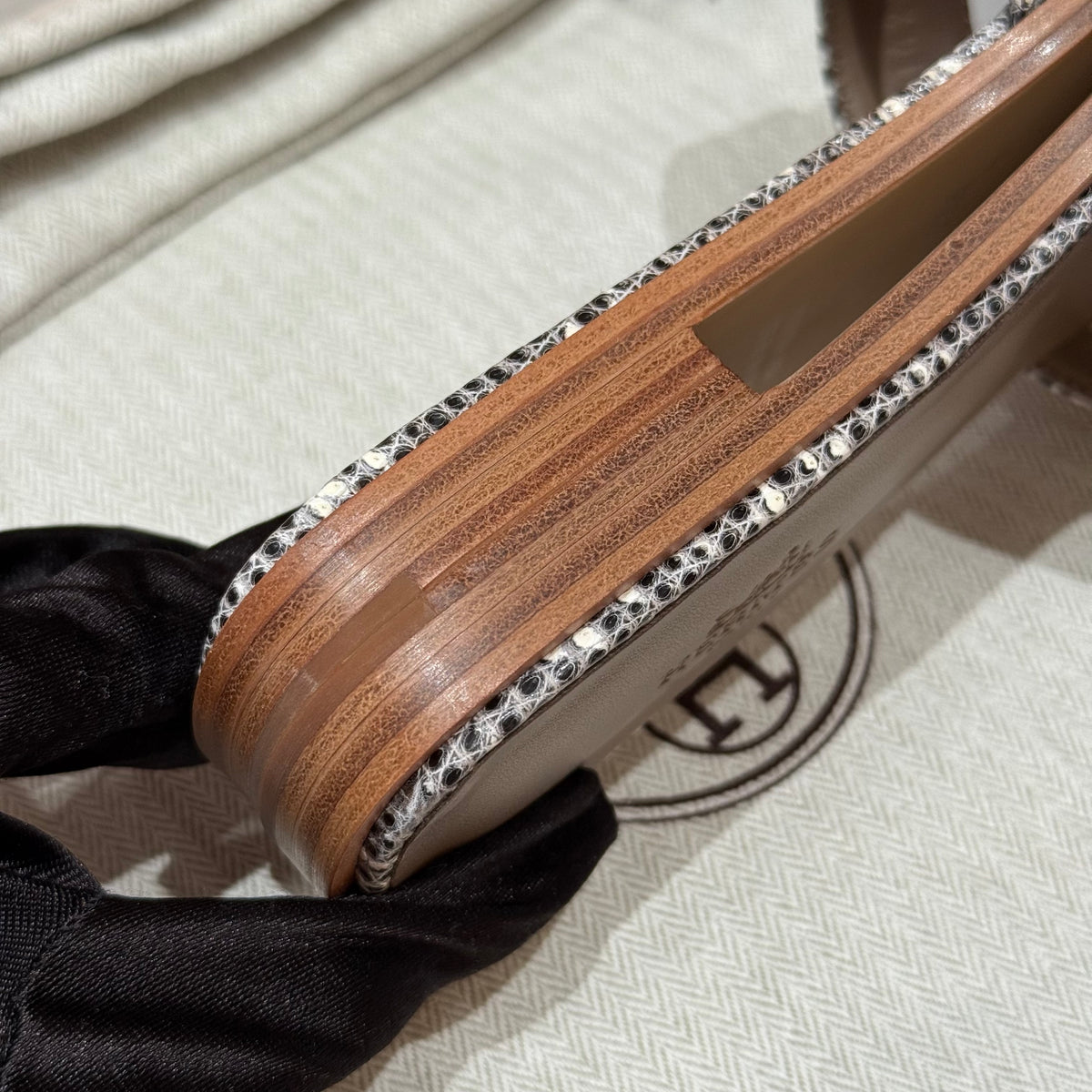Hermès Oran – Couro Texturizado