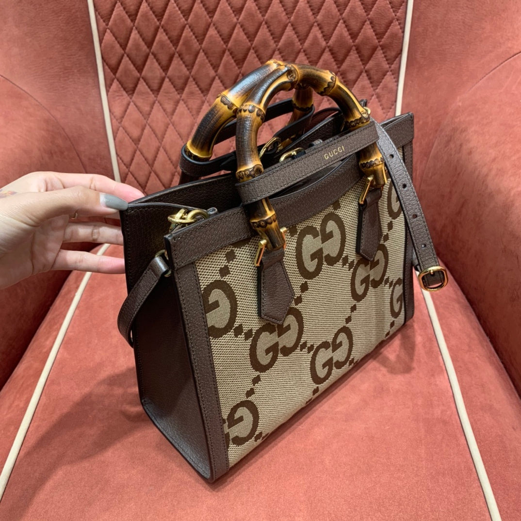 Gucci Diana Jumbo GG