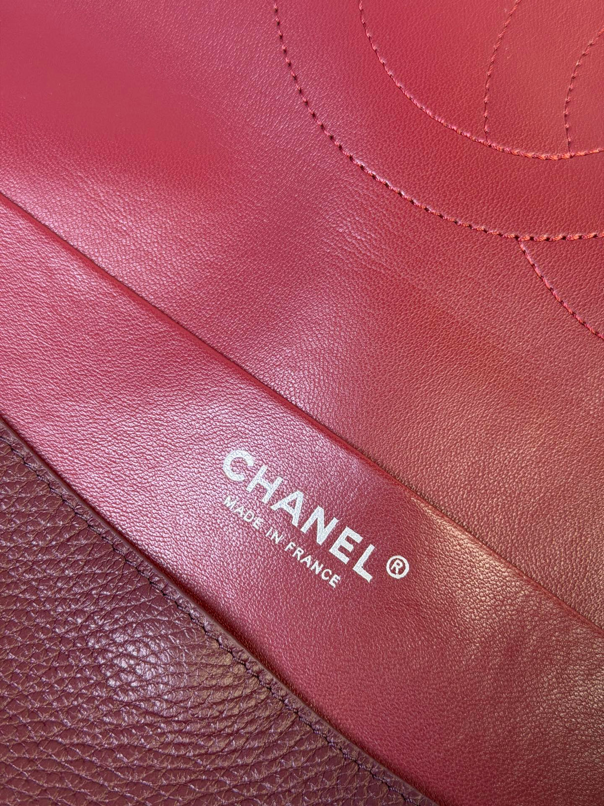 Bolsa Chanel Maxi Flap - 38.5cm