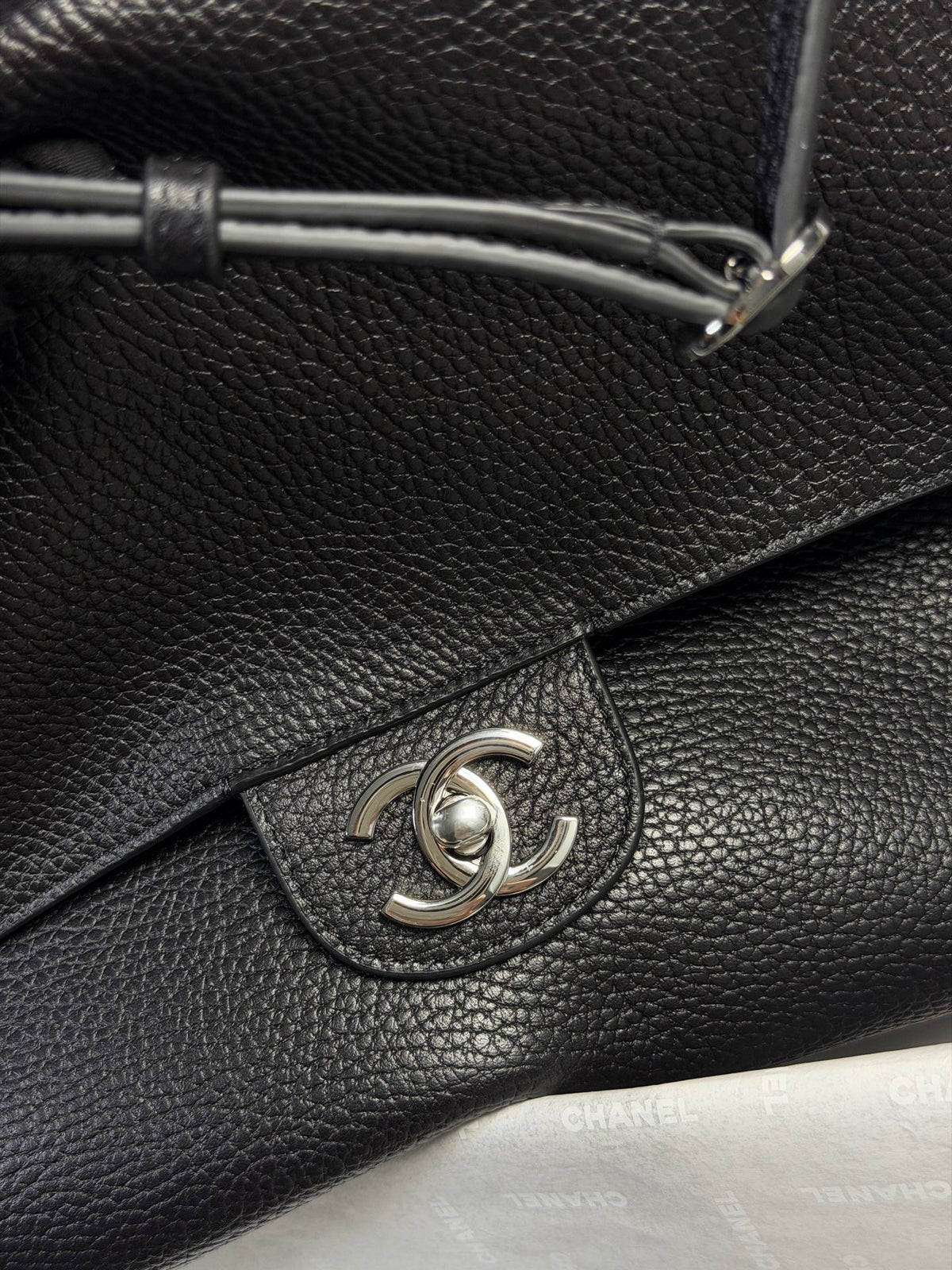 Bolsa Chanel Maxi Flap - 38.5cm