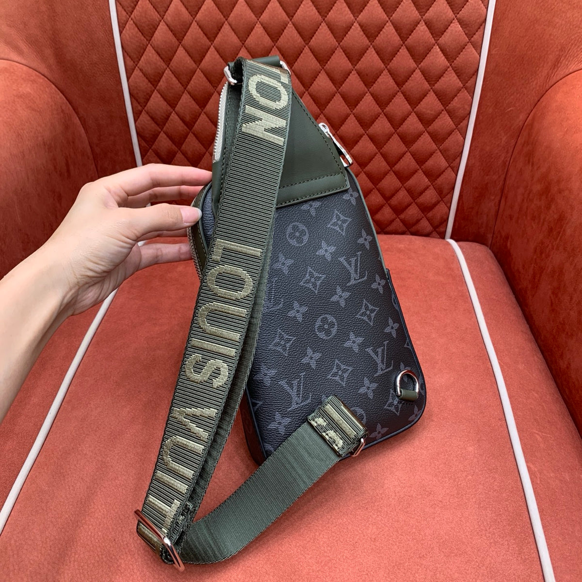 Bolsa Transversal Louis Vuitton Avenue - 33cm