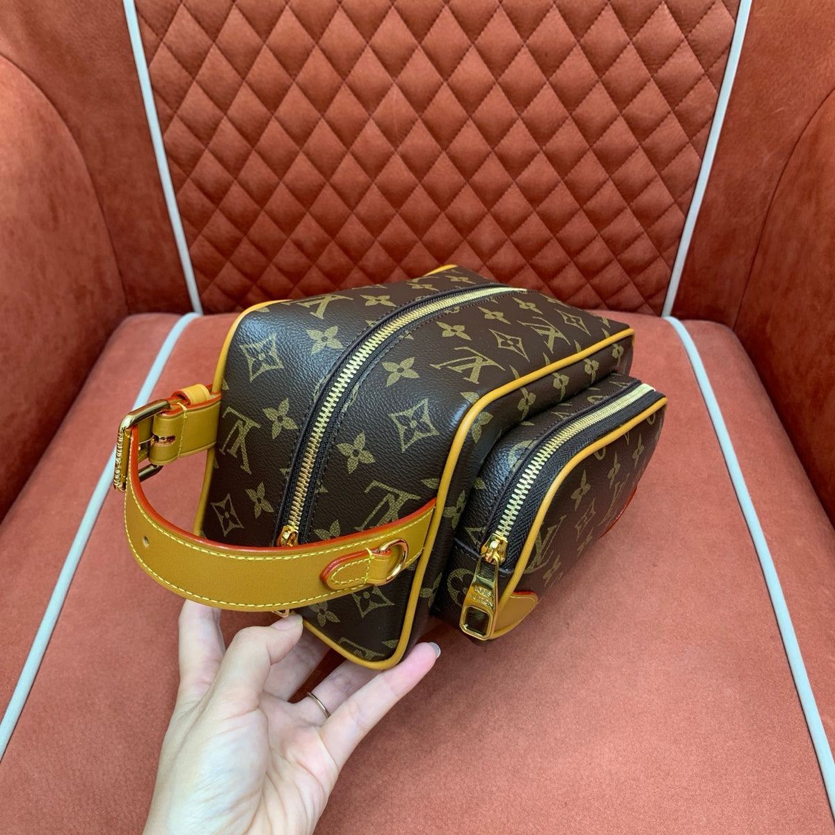 Nécessaire Louis Vuitton Dopp Kit Cargo - 23 cm