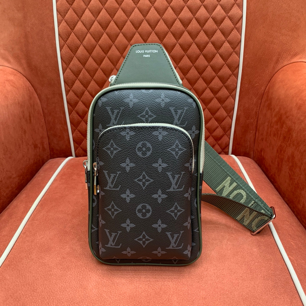 Bolsa Transversal Louis Vuitton Avenue - 33cm