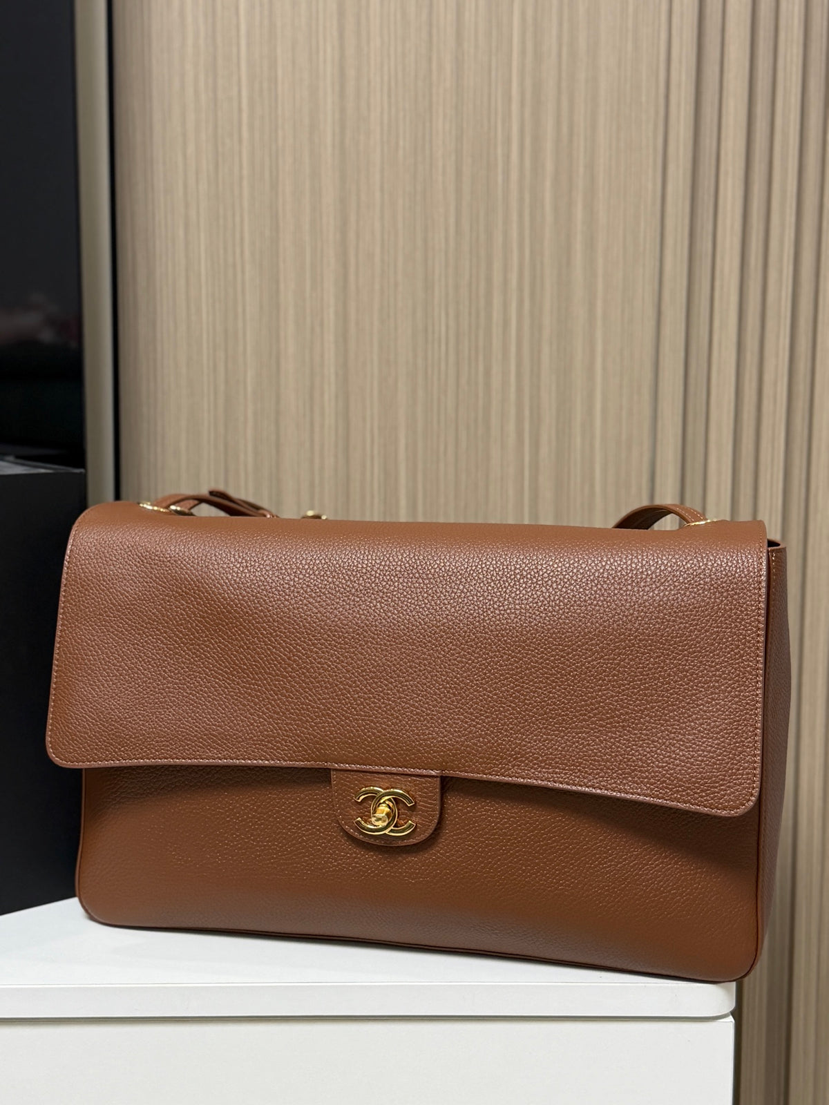 Bolsa Chanel Maxi Flap - 38.5cm