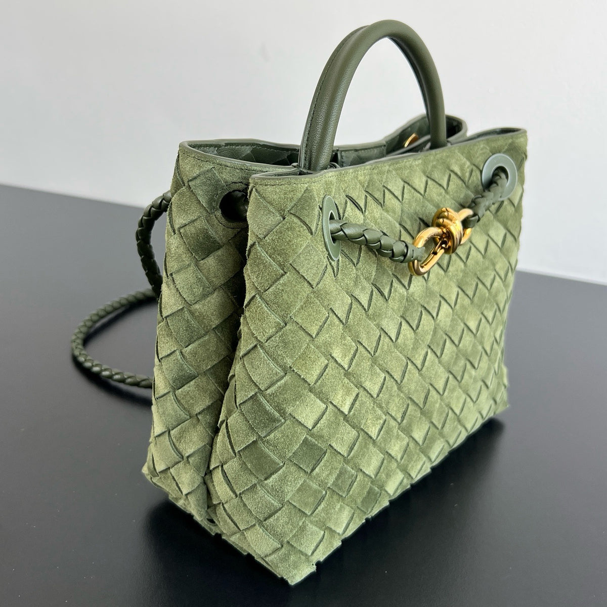 Bottega Veneta Andiamo - Couro de Bezerro e Camurça Verde - 25cm
