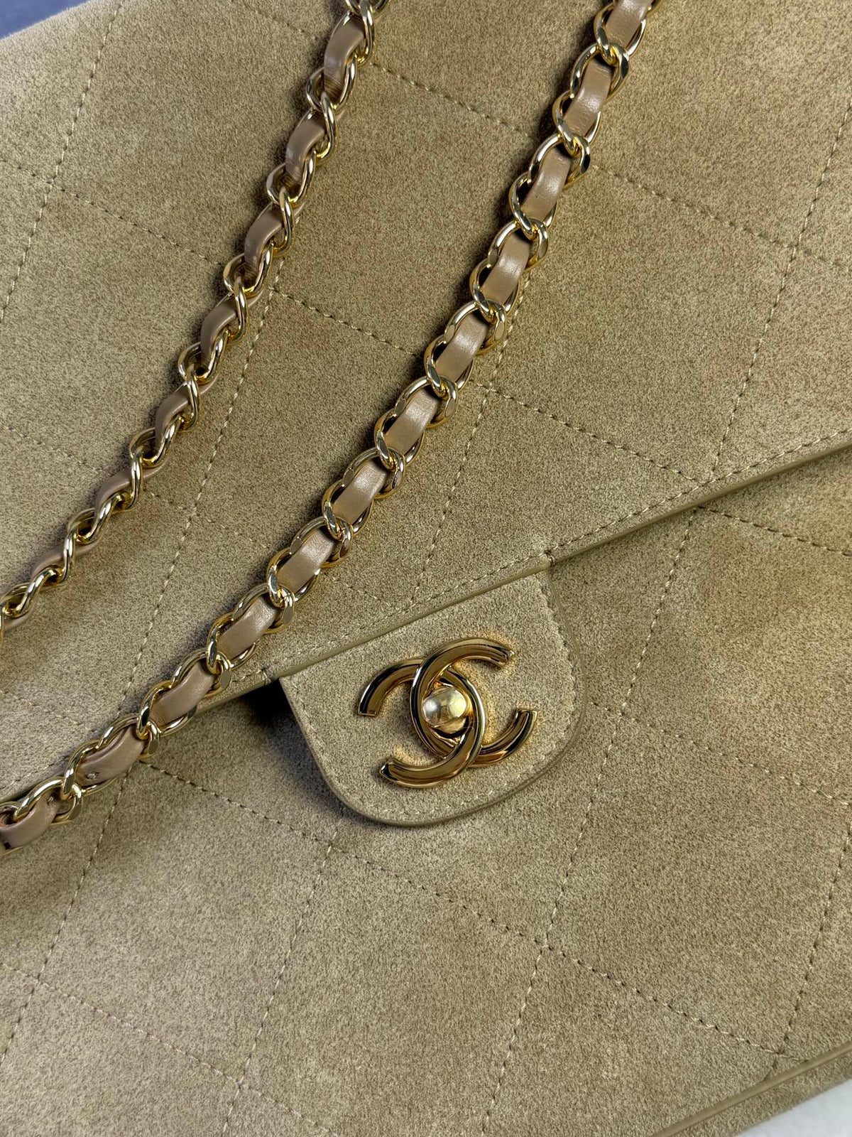 Bolsa Chanel Maxi Flap - 38.5cm