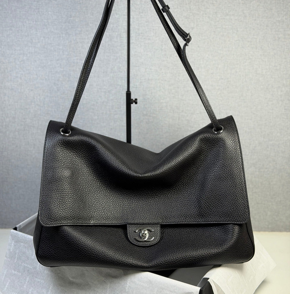 Bolsa Chanel Maxi Flap - 38.5cm