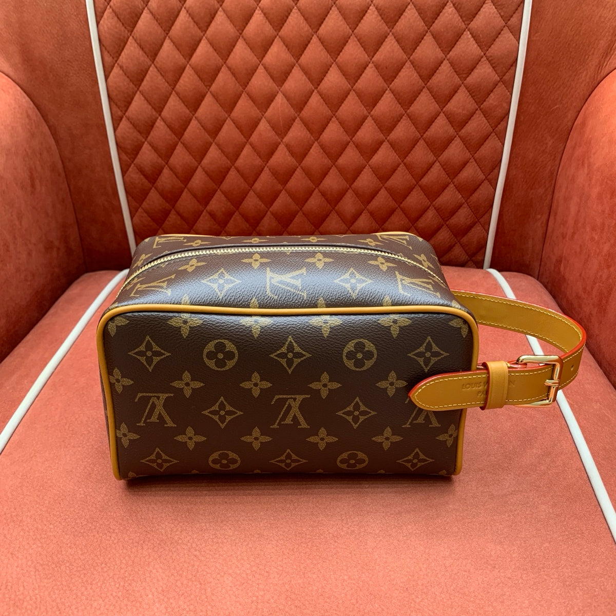 Nécessaire Louis Vuitton Dopp Kit Cargo - 23 cm