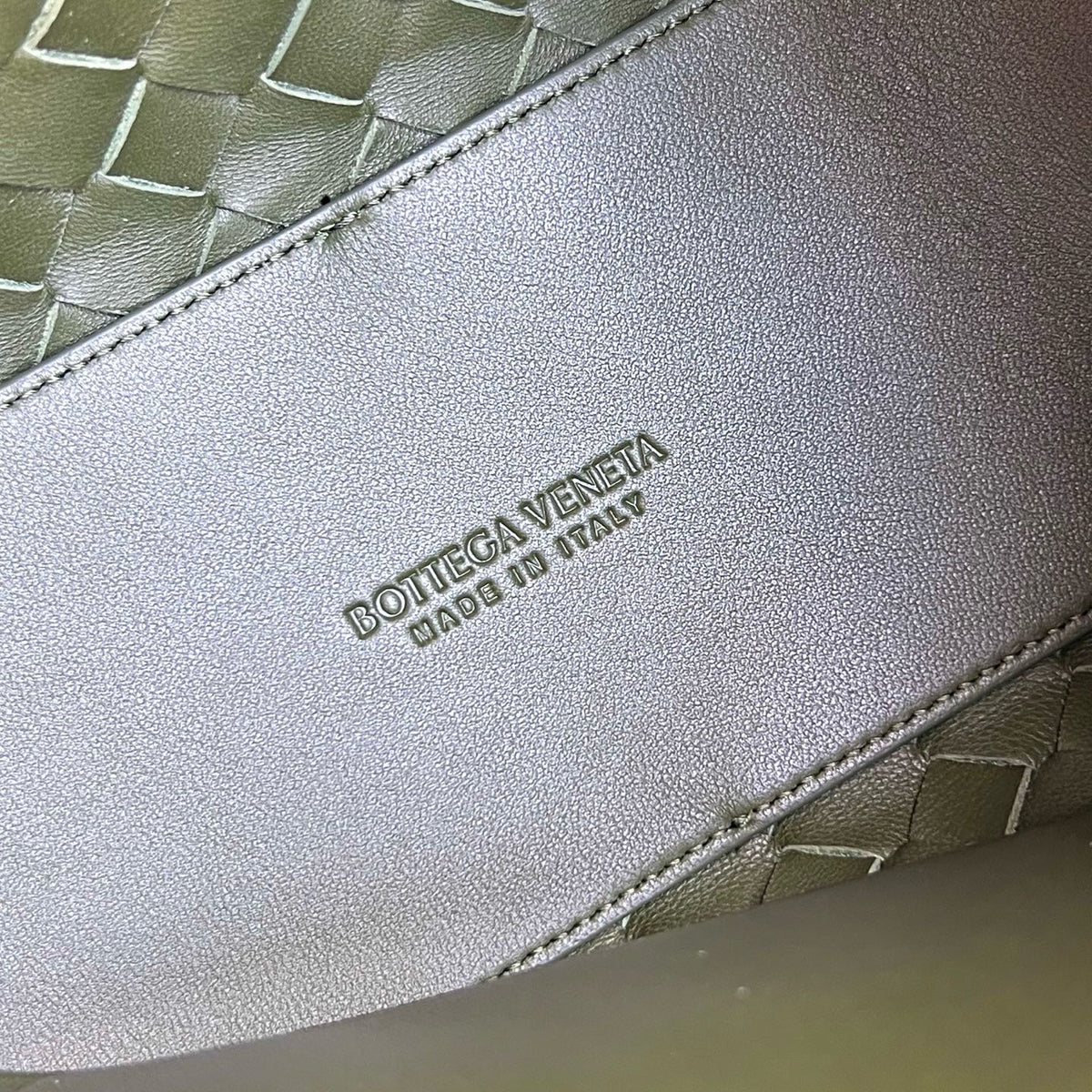 Bottega Veneta Andiamo - Couro de Bezerro e Camurça Verde - 25cm