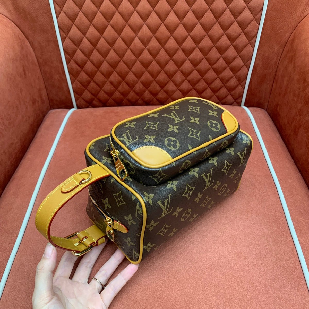 Nécessaire Louis Vuitton Dopp Kit Cargo - 23 cm