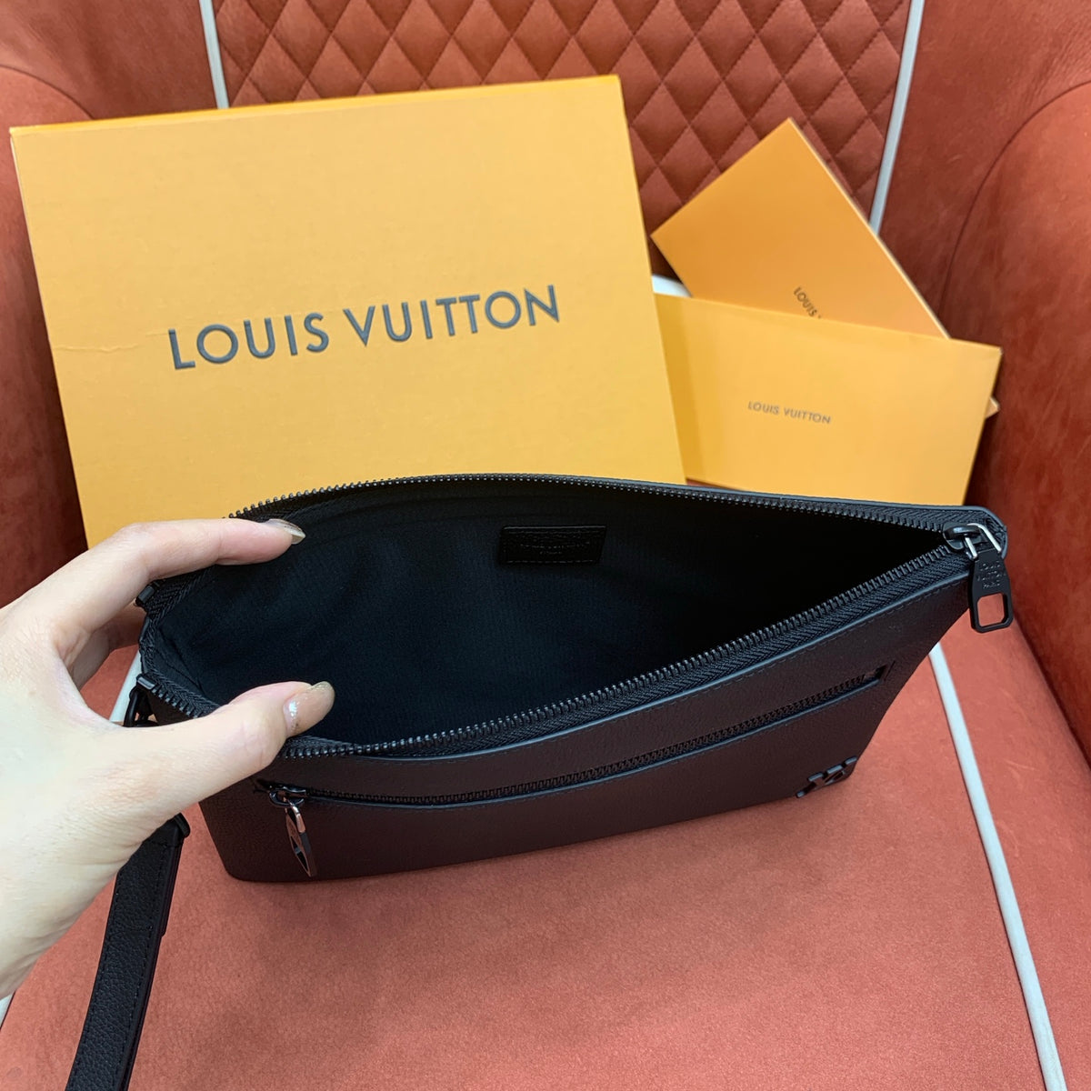 Bolsa Louis Vuitton Takeoff - 30 cm